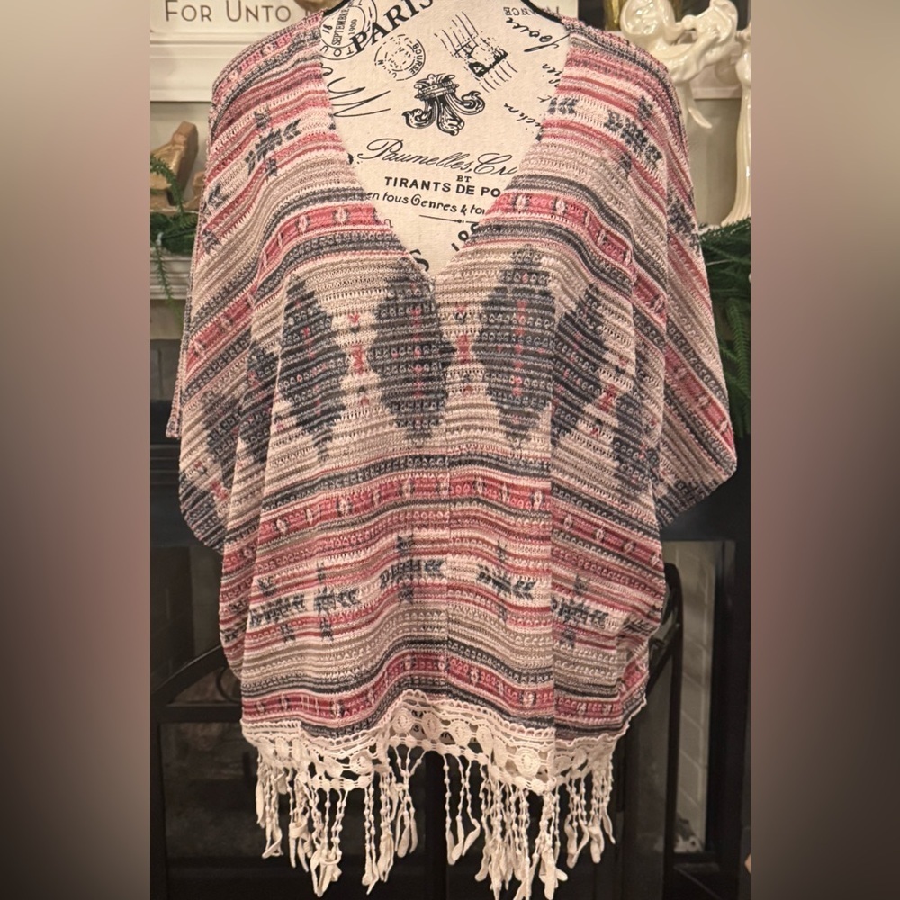 Almost Famous Lightweight Short Sleeve Aztec Western Poncho Women’s XL Red Black